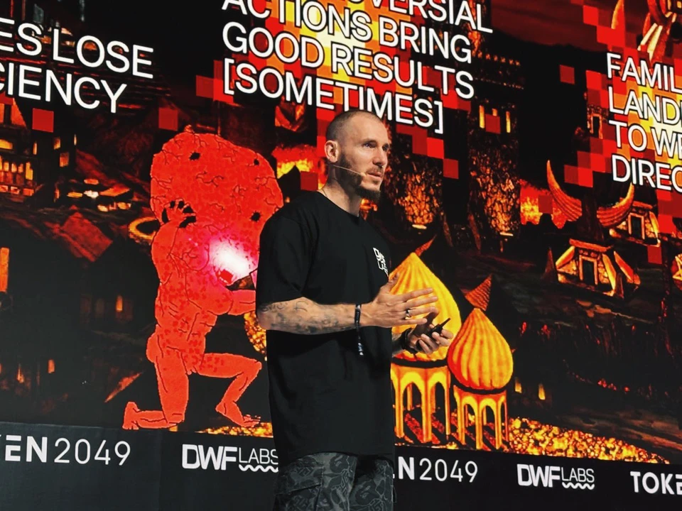 Andrei Grachev delivering his keynote at TOKEN2049, Singapore 2024