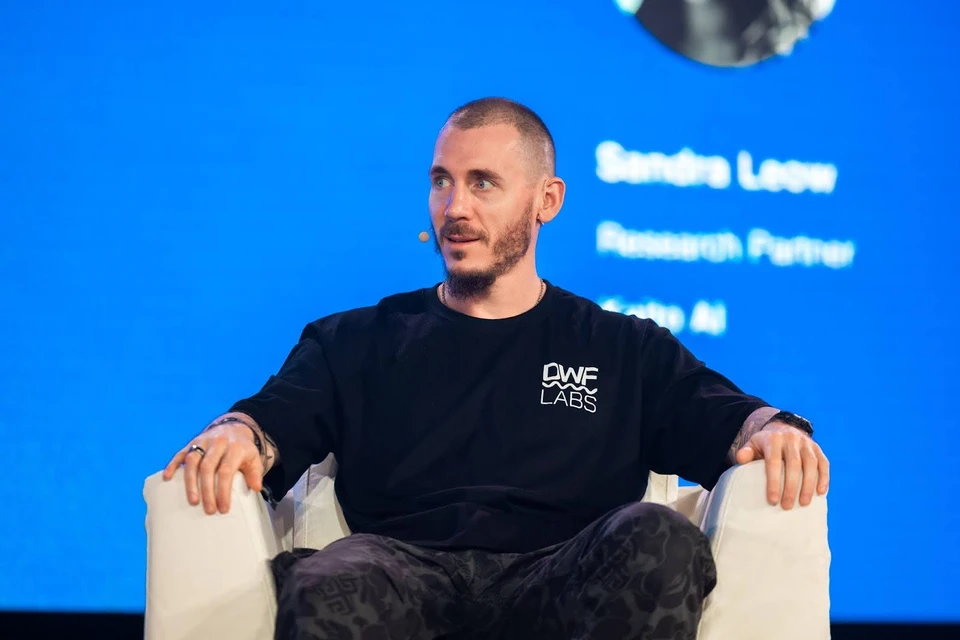 Andrei Grachev at the panel discussion at TOKEN2049, Singapore 2024